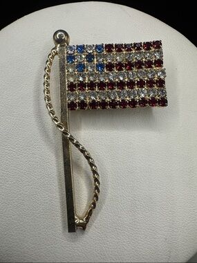 Vintage American Patriotic Crystal Flag Brooch Pin - Red White Blue USA 🇺🇸